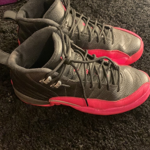 jordan 12s (pink) -used condition - Picture 2 of 3